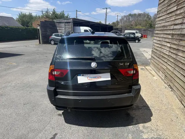 BMW X3 view 4