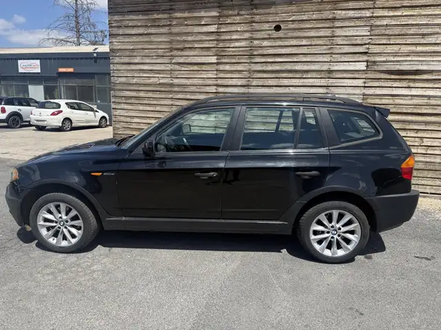 BMW X3 view 2