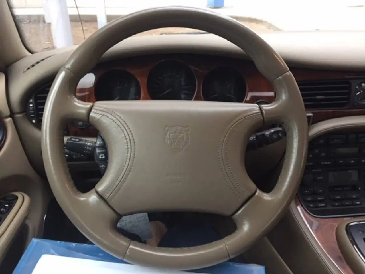 Jaguar XJ8 3.2, foto 6