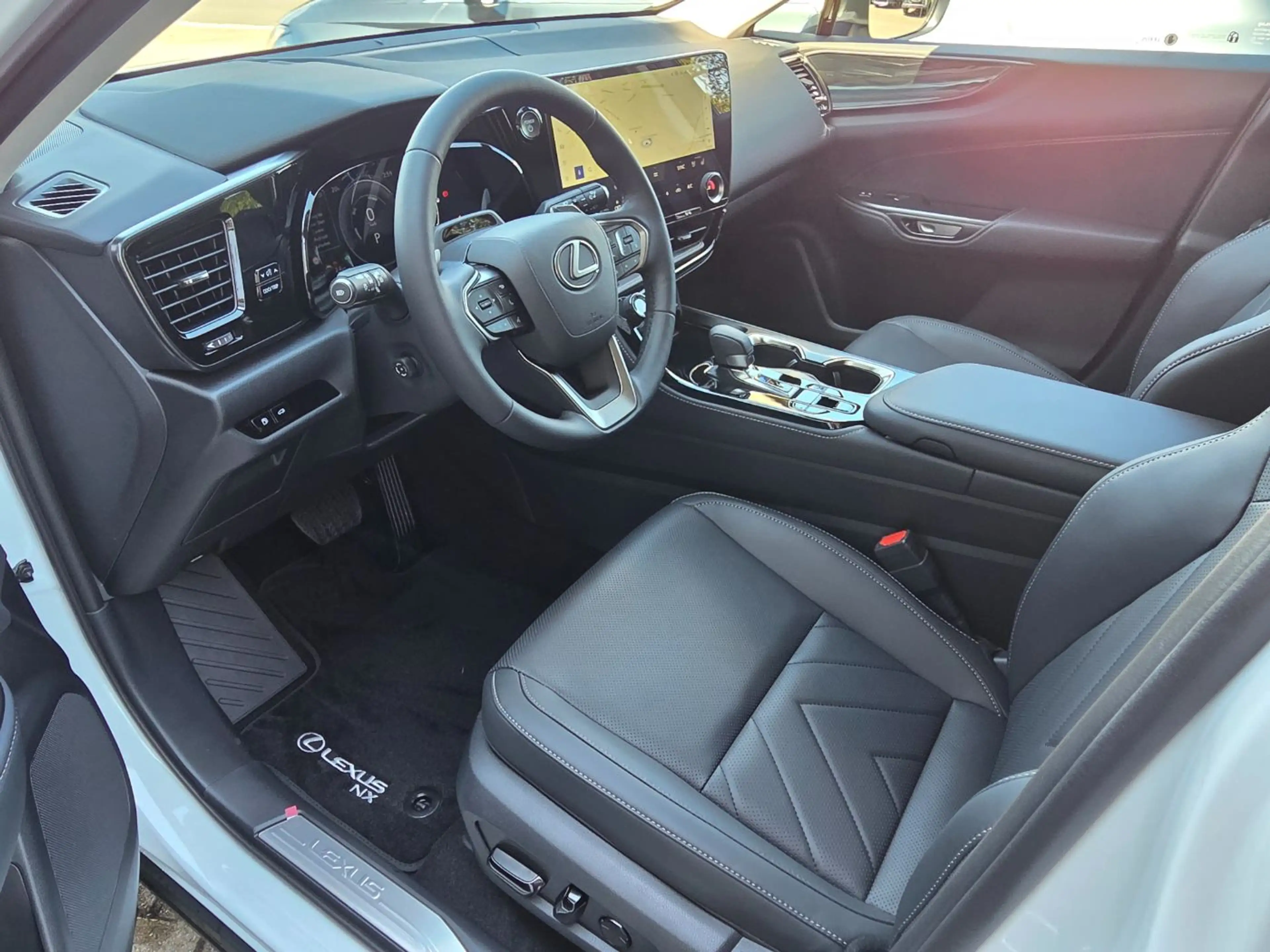 Lexus NX 450h+ Plug-in Business Line LED, SHZ, 360°Kam. — photo 5