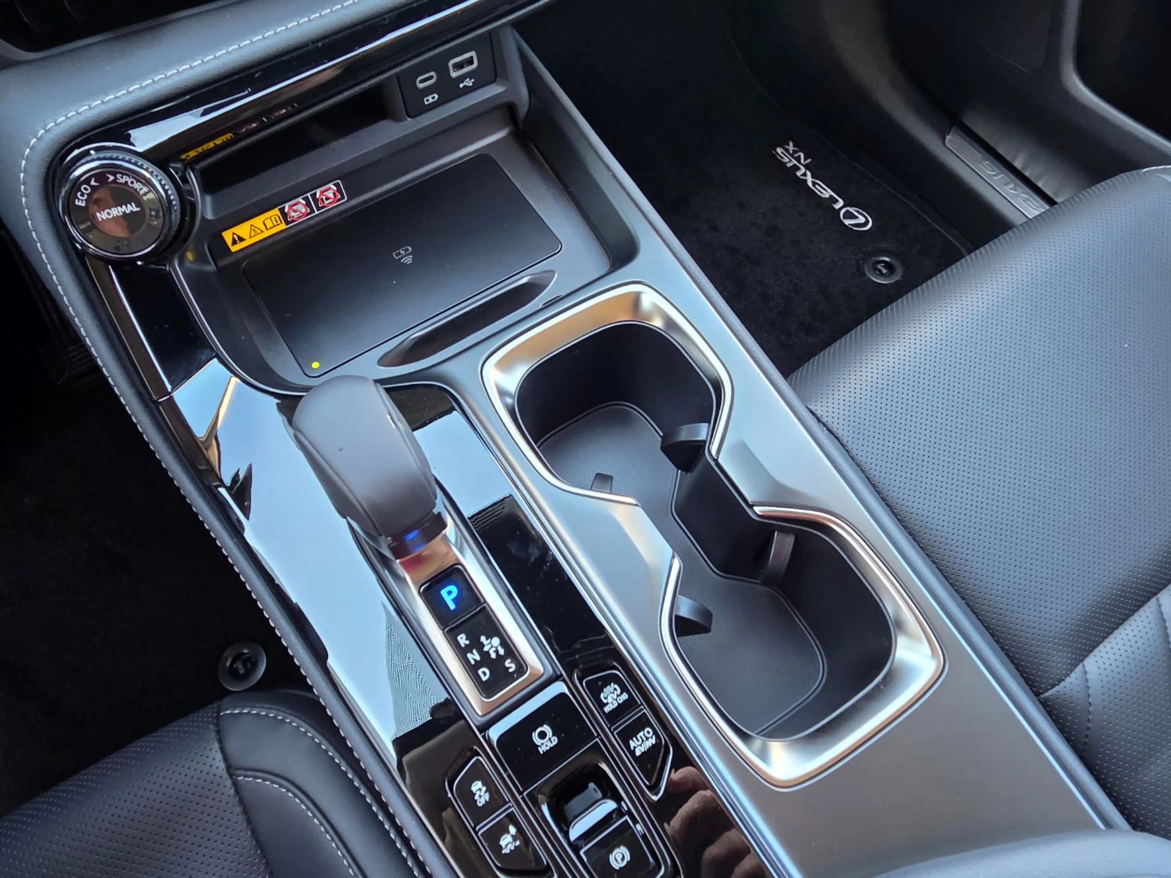 Lexus NX 450h+ Plug-in Business Line LED, SHZ, 360°Kam. — photo 13