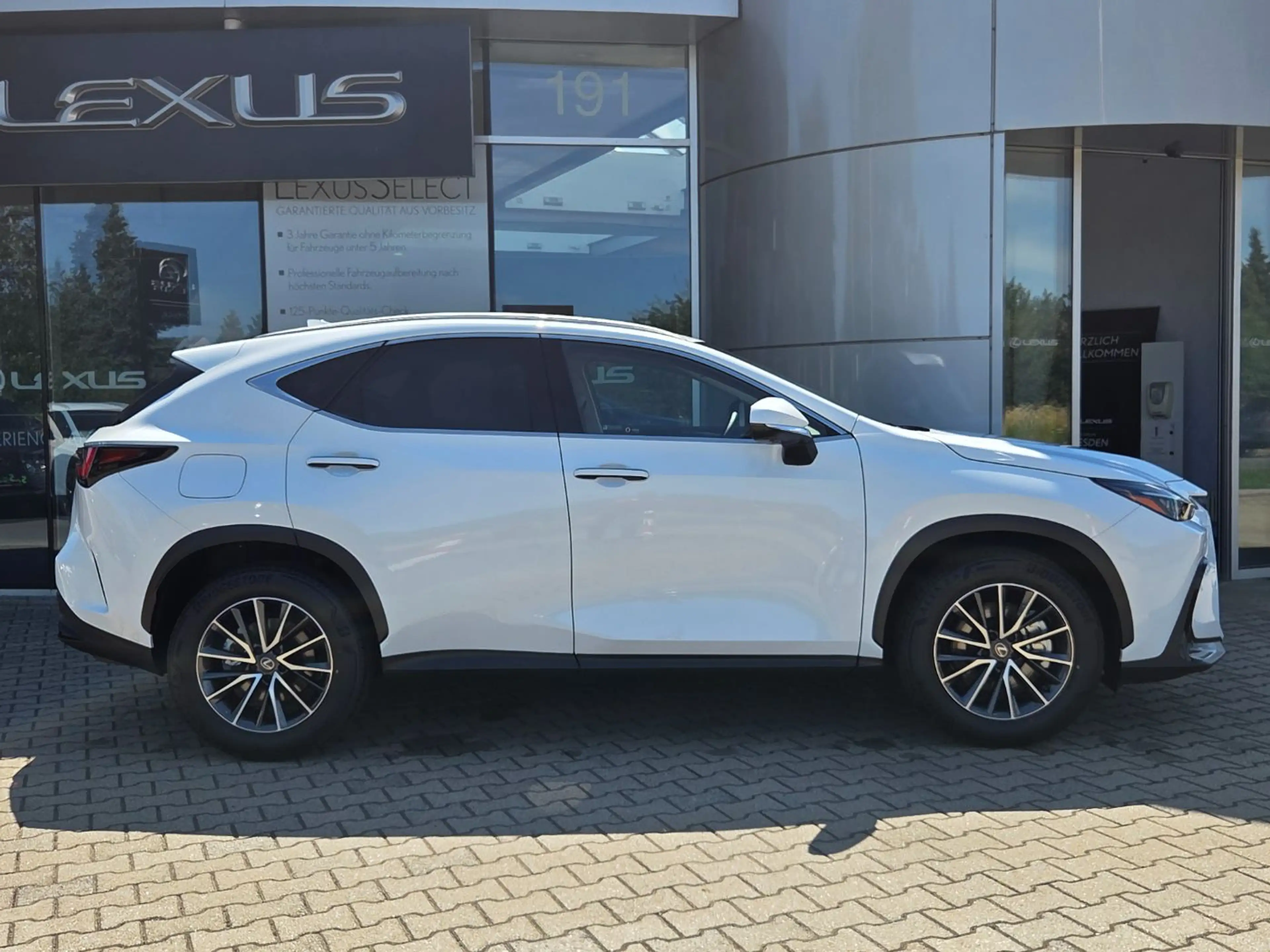 Lexus NX 450h+ Plug-in Business Line LED, SHZ, 360°Kam. — photo 2