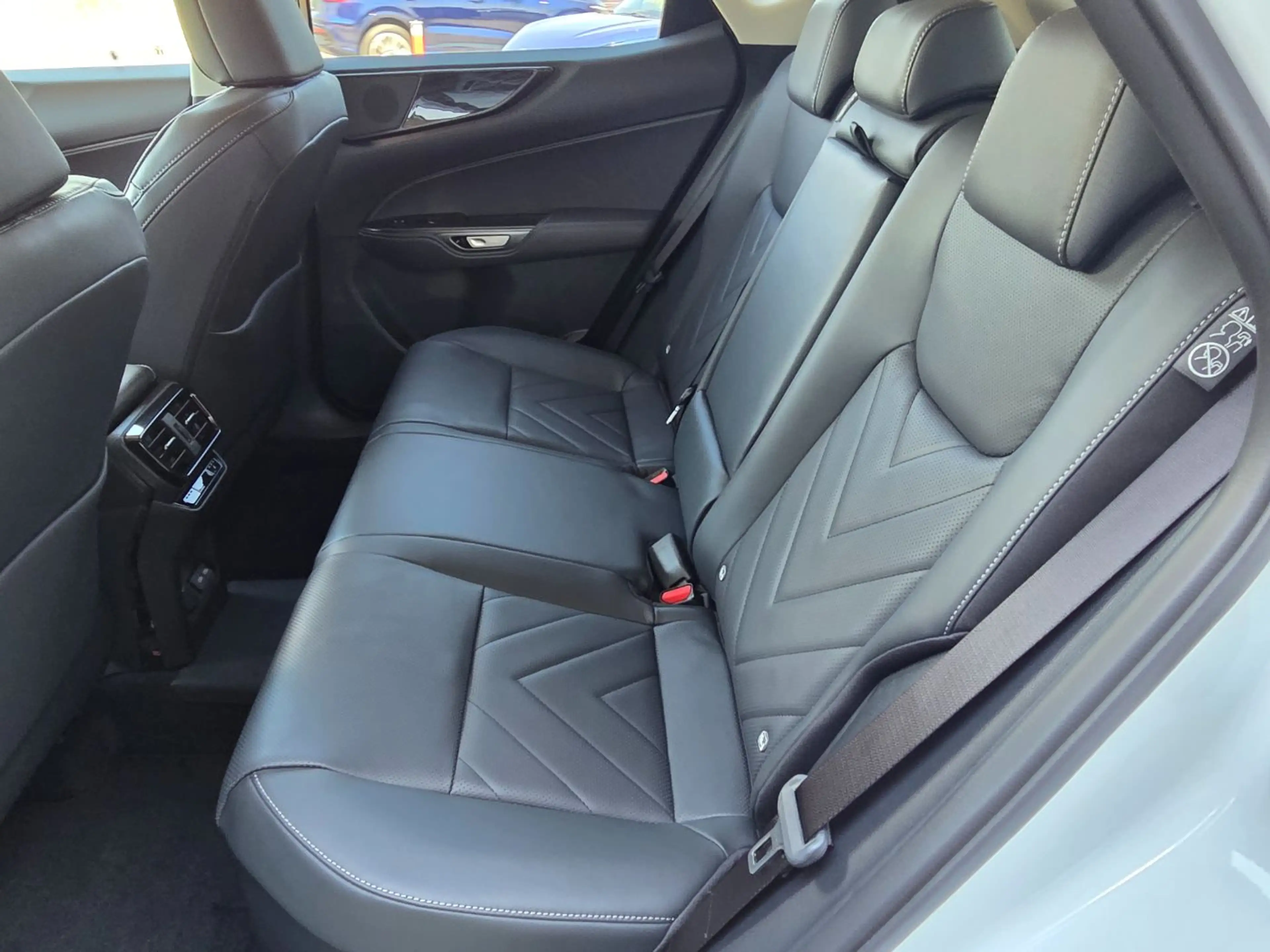 Lexus NX 450h+ Plug-in Business Line LED, SHZ, 360°Kam. — photo 7