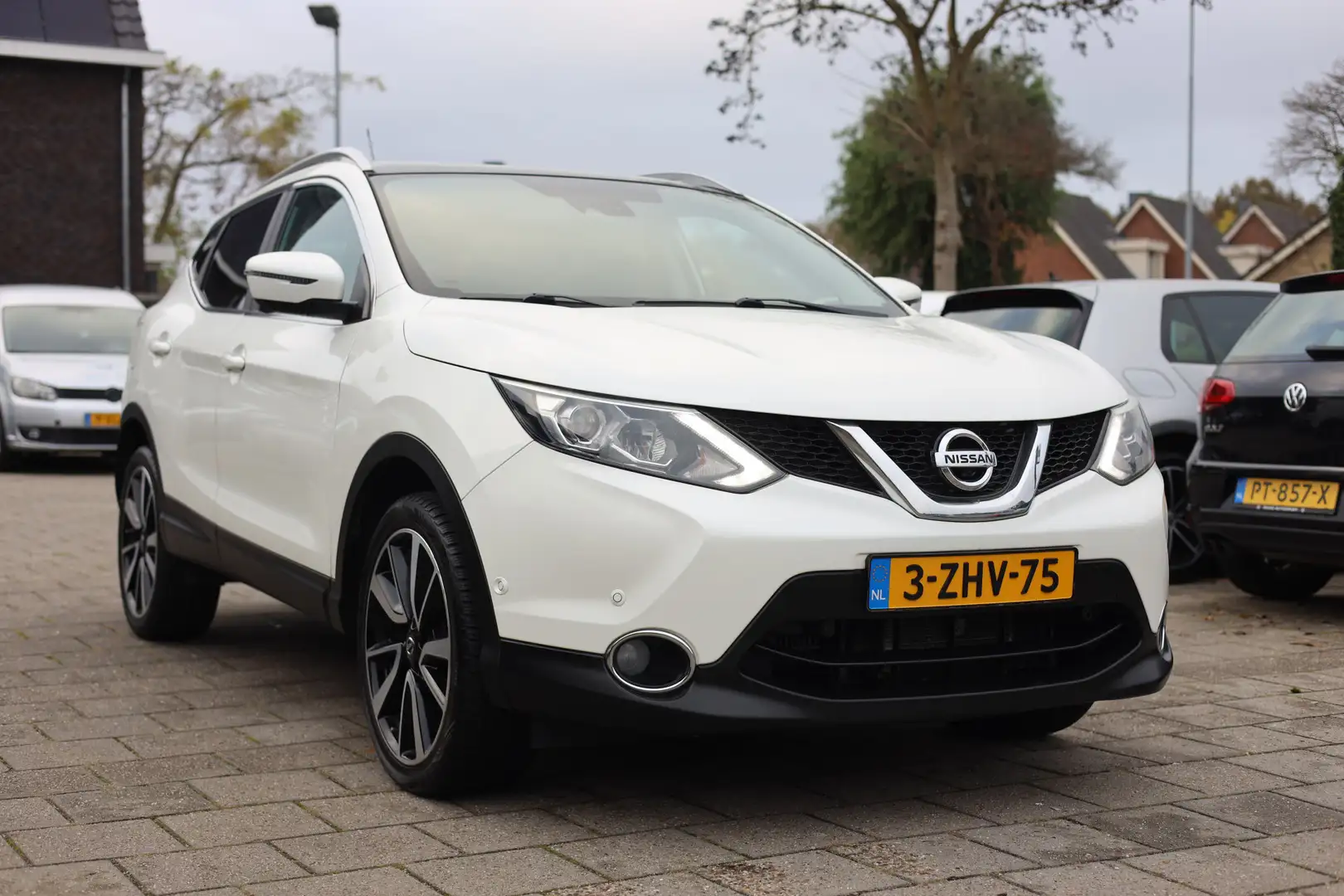 Nissan Qashqai 1.2 TEKNA | AUT | NAVI | CAMERA | LEDER | PANO | 1 Blanc - 2