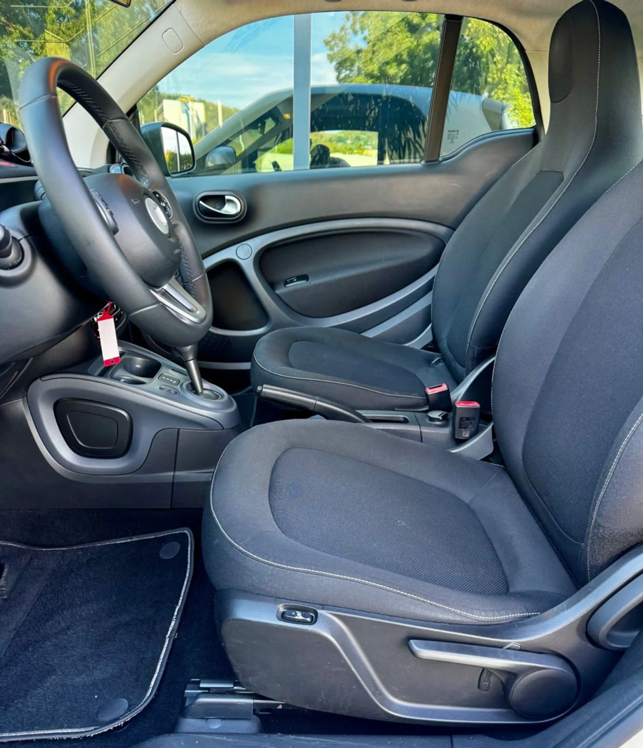 smart forTwo Coupe*AUTOM*WENIG KM*PANO*NAVI*KLIMA*LED* — photo 12