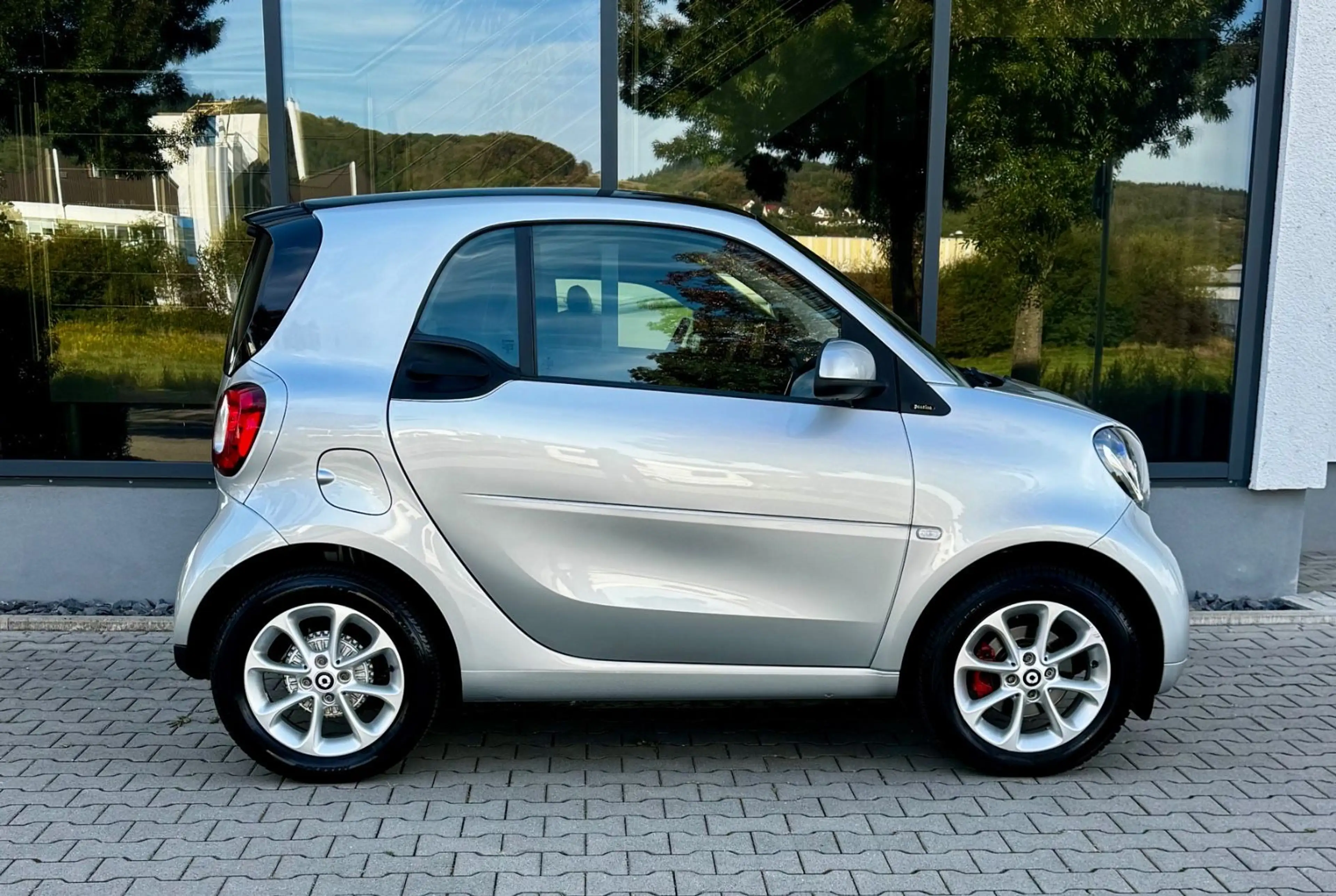 smart forTwo Coupe*AUTOM*WENIG KM*PANO*NAVI*KLIMA*LED* — photo 10