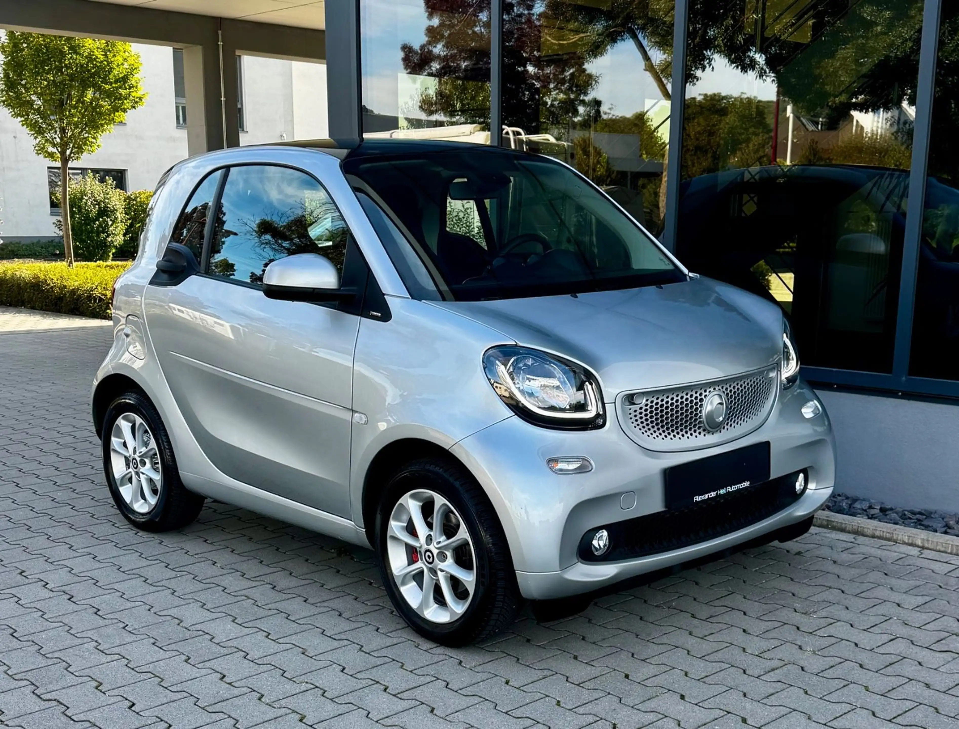 smart forTwo Coupe*AUTOM*WENIG KM*PANO*NAVI*KLIMA*LED* — photo 11