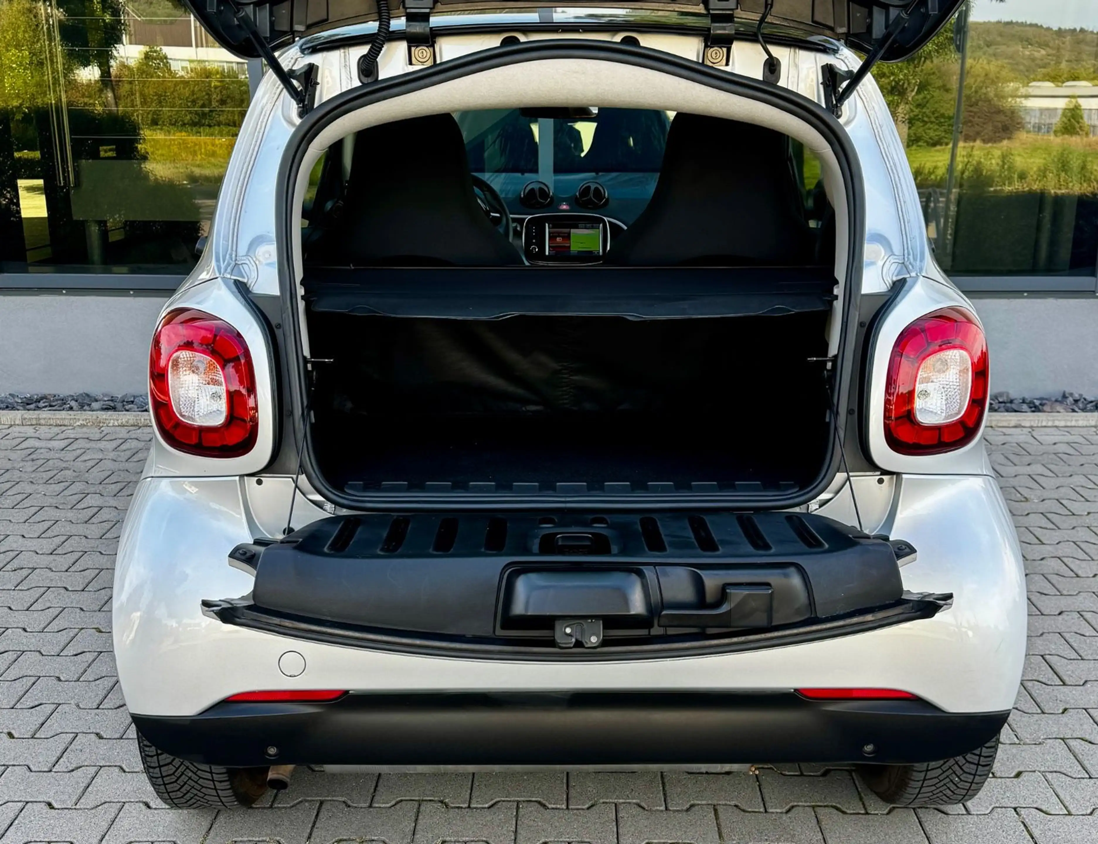smart forTwo Coupe*AUTOM*WENIG KM*PANO*NAVI*KLIMA*LED* — photo 8