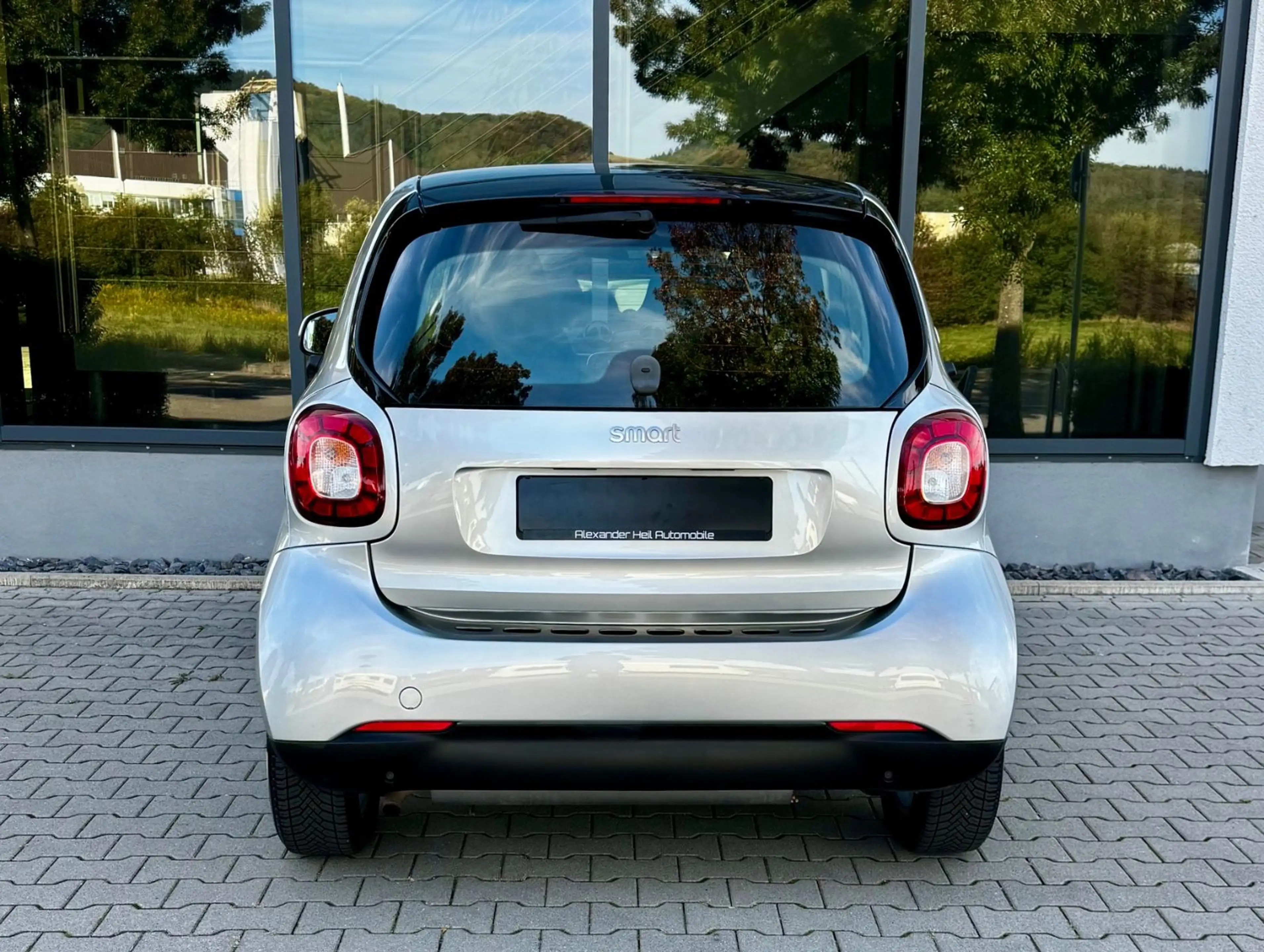 smart forTwo Coupe*AUTOM*WENIG KM*PANO*NAVI*KLIMA*LED* — photo 7