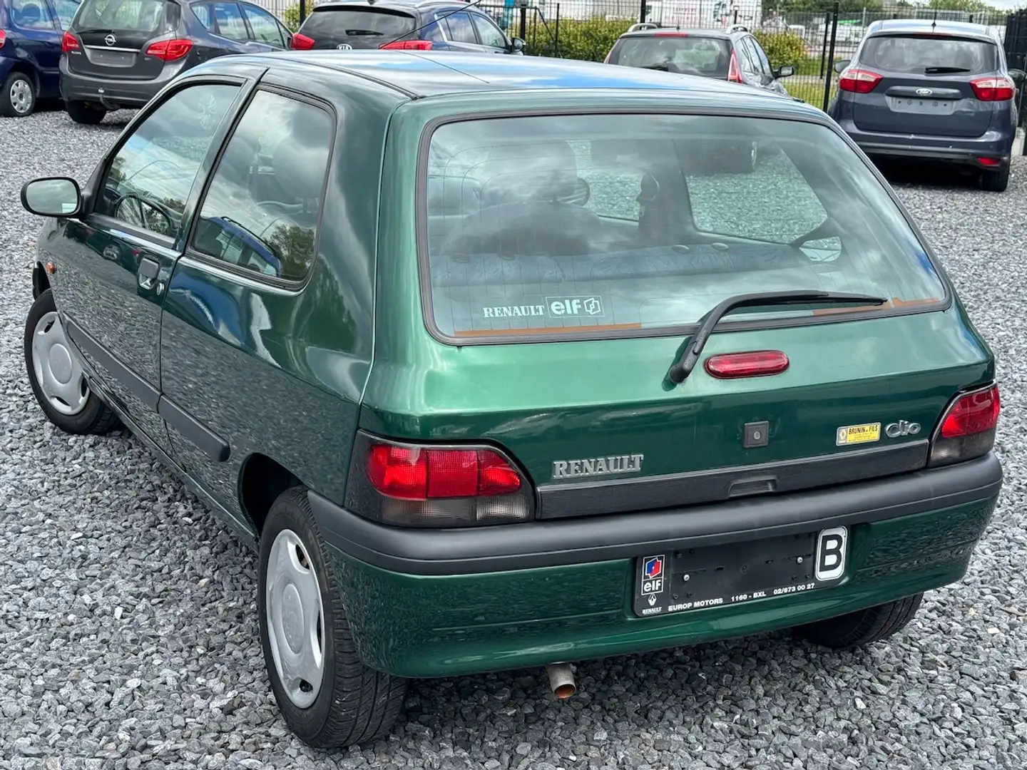 Renault Clio 1.4i RN RESERVEE RESERVEE RESERVEE Verde - 2