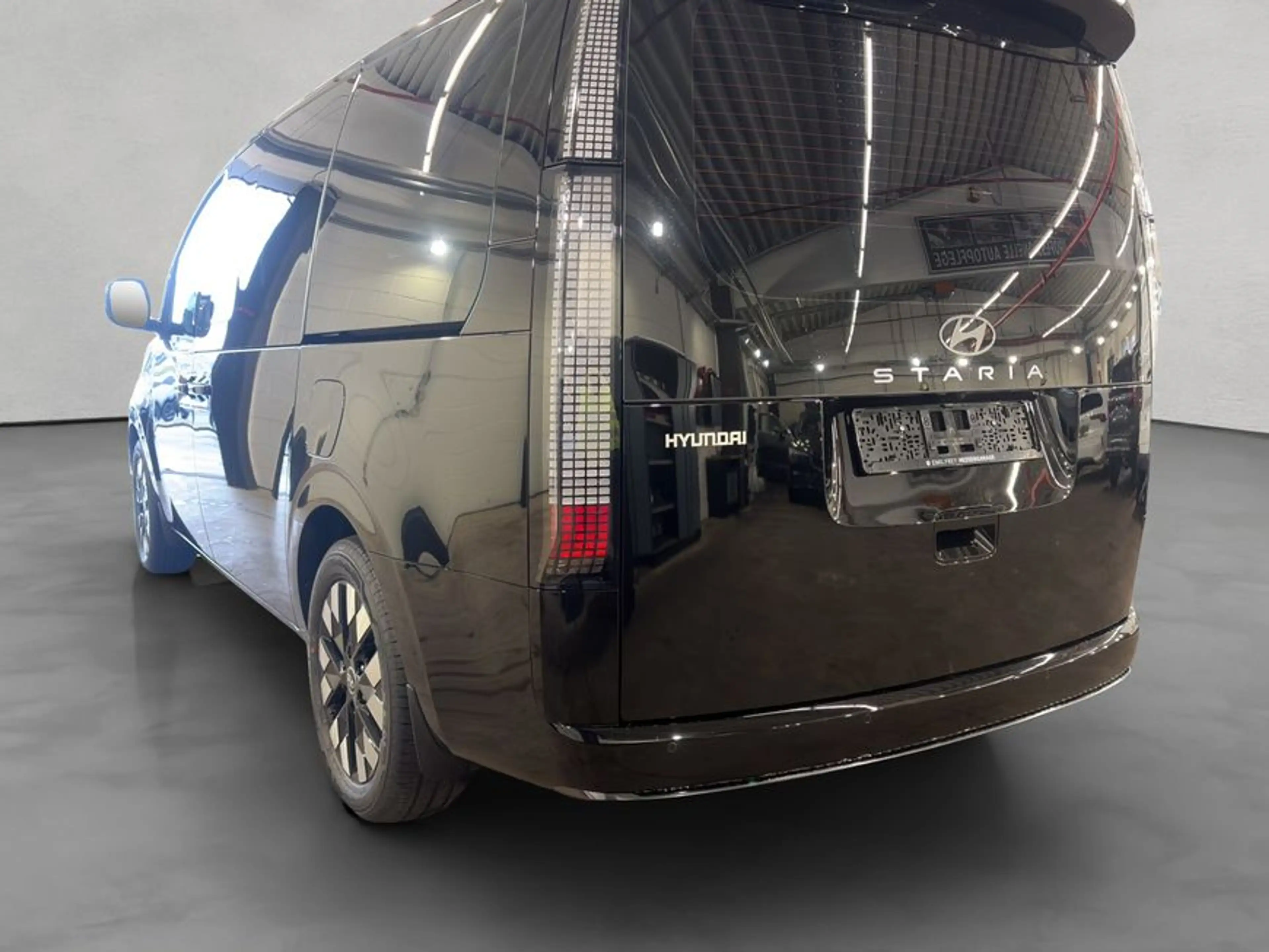 Hyundai STARIA STARIA 1.6 T-GDI HEV Signature 118 kW, 5-türig — photo 3