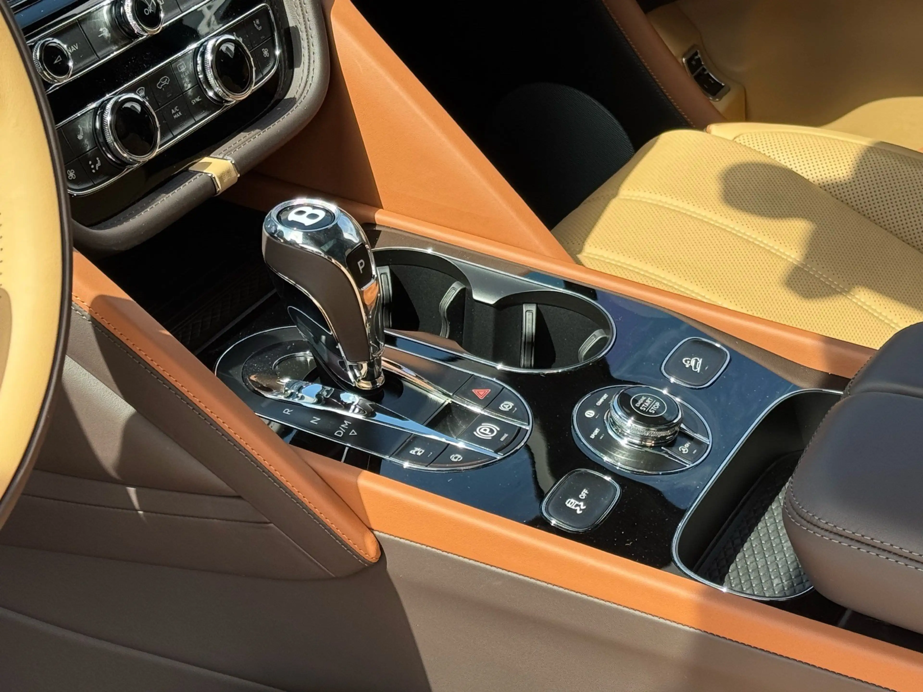 Bentley Bentayga V8 EWB Artenara Edition *AHVZ* — photo 12