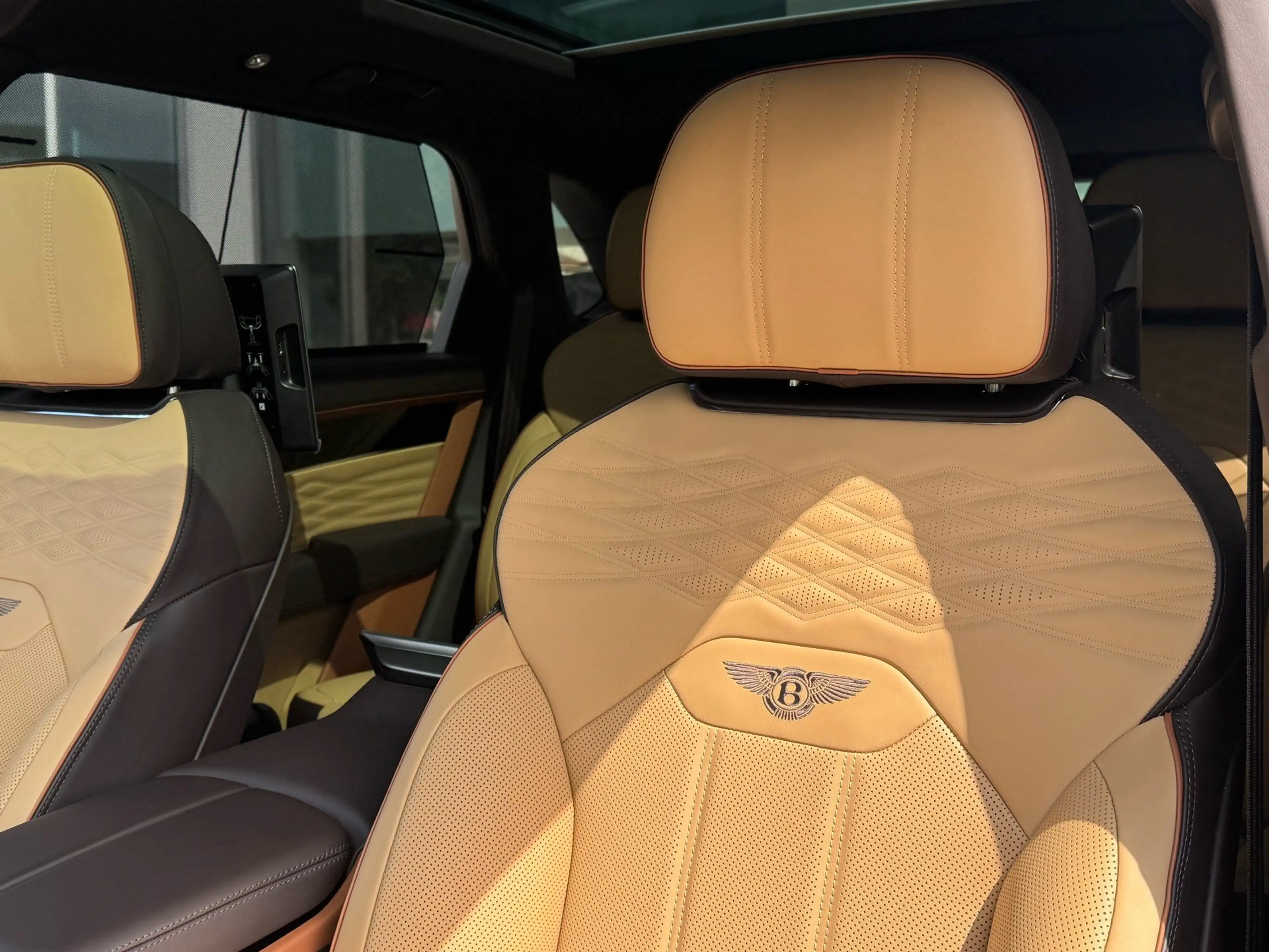 Bentley Bentayga V8 EWB Artenara Edition *AHVZ* — photo 14