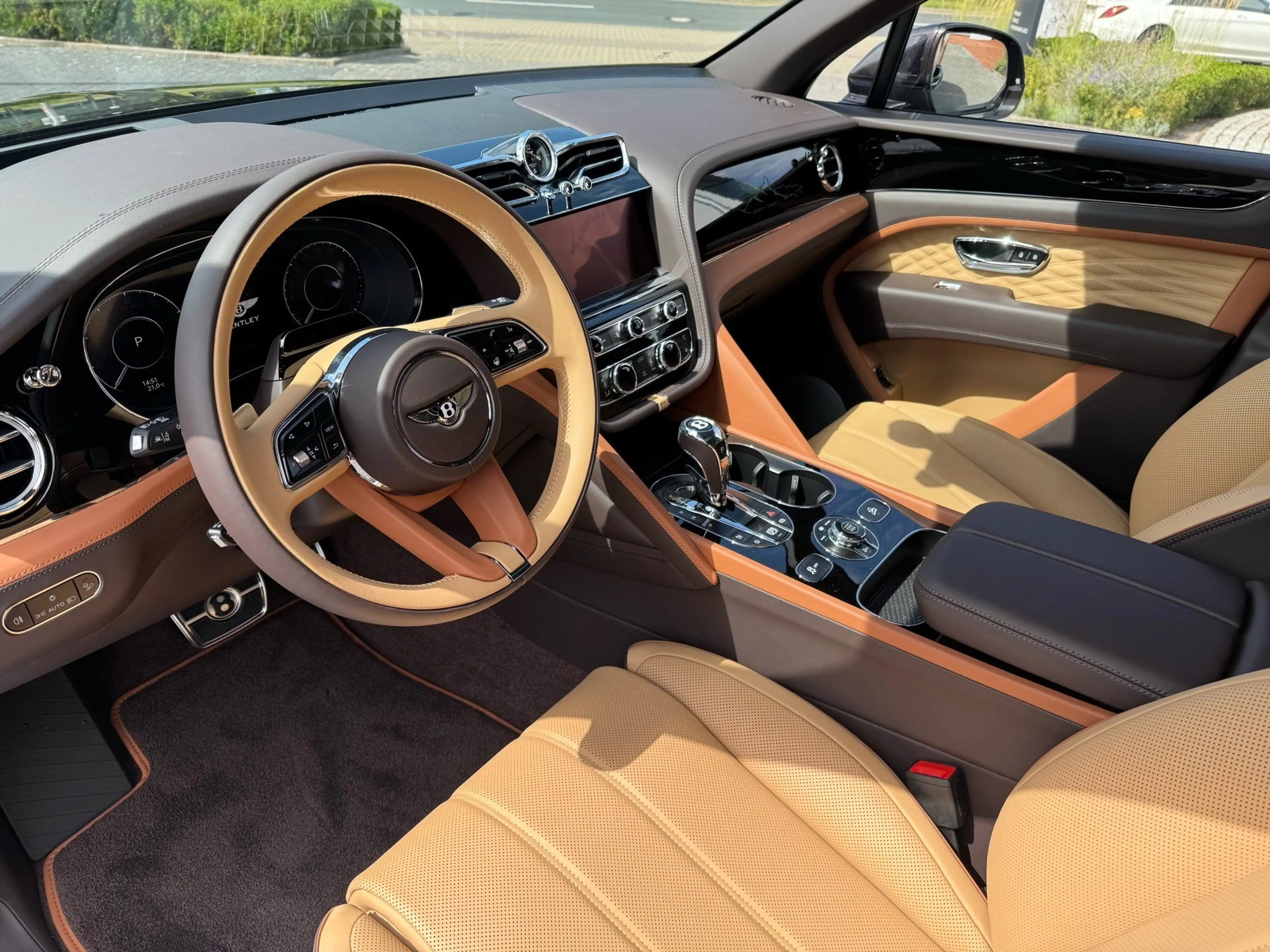 Bentley Bentayga V8 EWB Artenara Edition *AHVZ* — photo 11