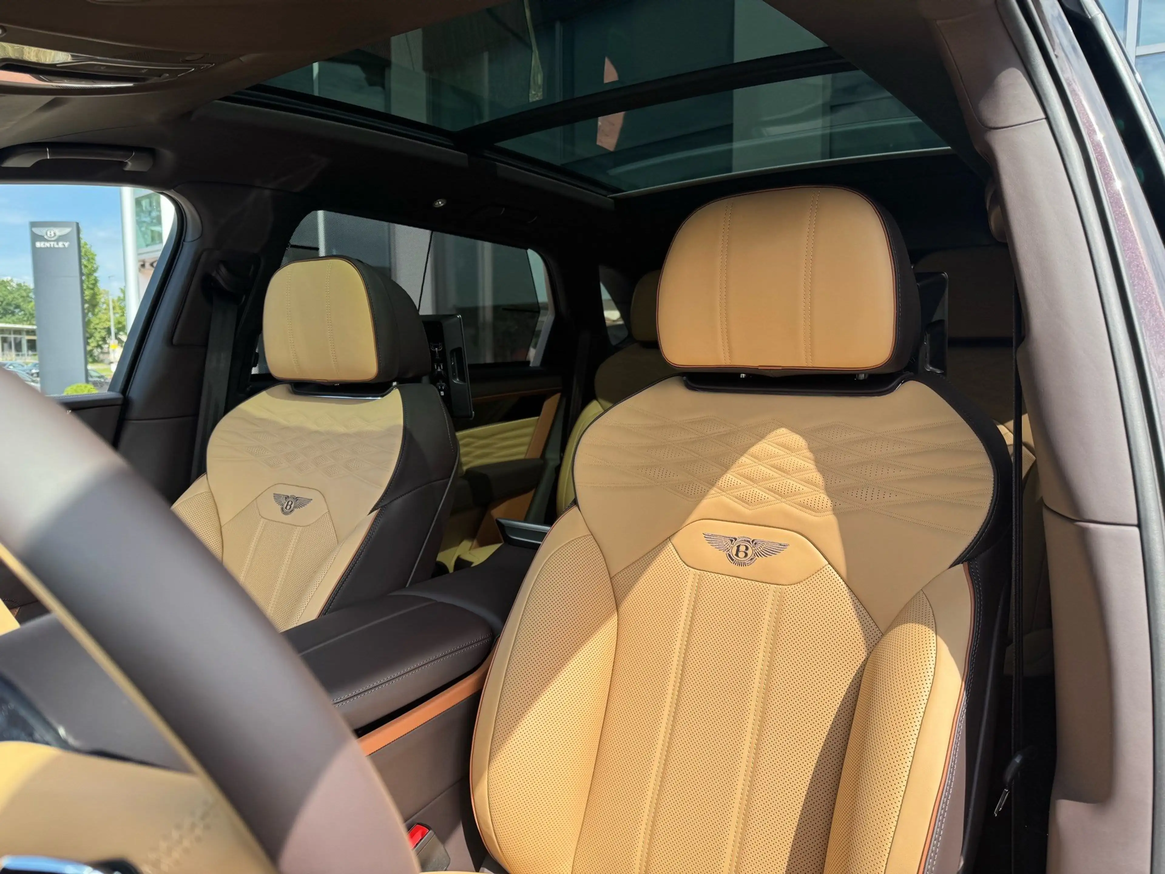 Bentley Bentayga V8 EWB Artenara Edition *AHVZ* — photo 13