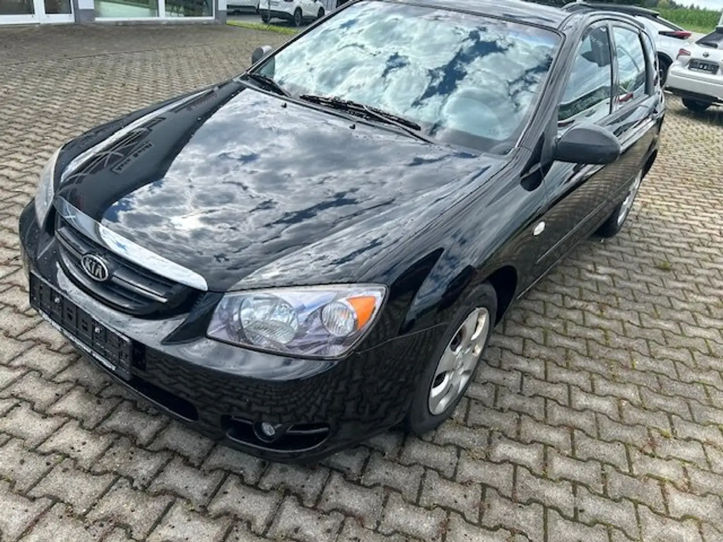 Kia Cerato 1.6 LX 5türer Klima, AHK, WR, TÜV neu Zwart - 1