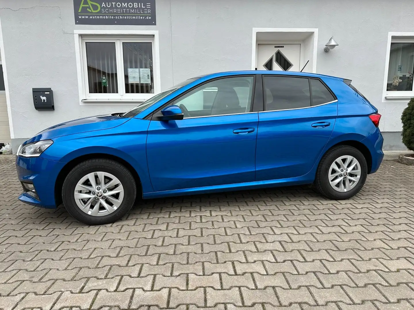 Skoda Fabia Style LED SHZ PDC  NAVI über Carplay ALU Blau - 2