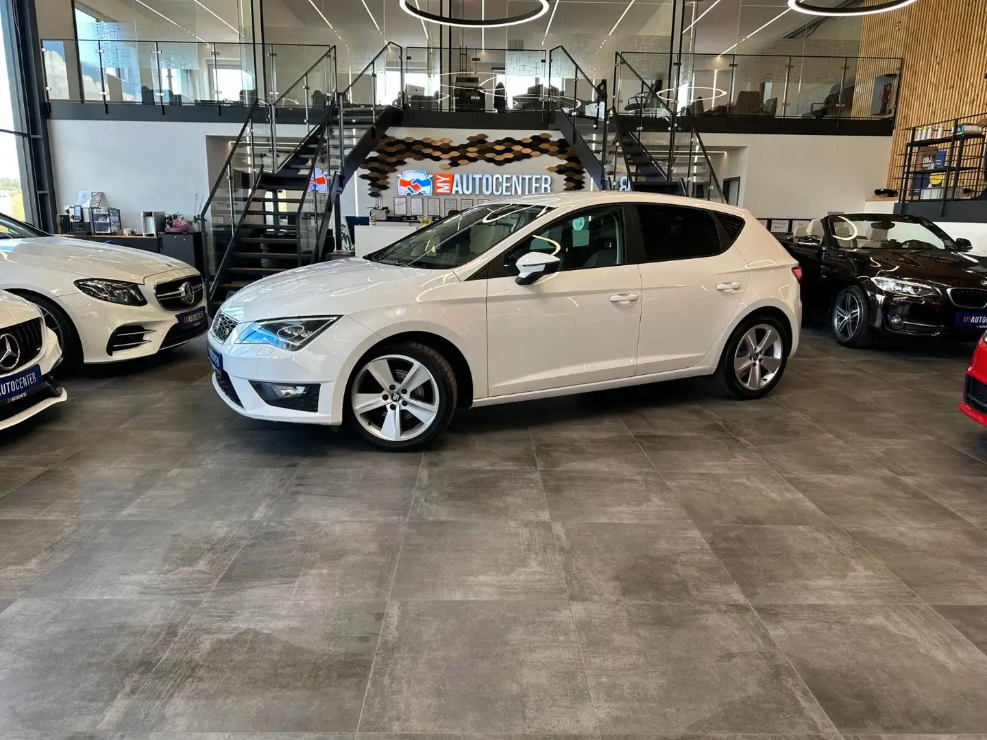 SEAT Leon FR Lim. 5-Türer*2.HAND*SCHECKHEFT*LED*TOUCH Weiß - 1