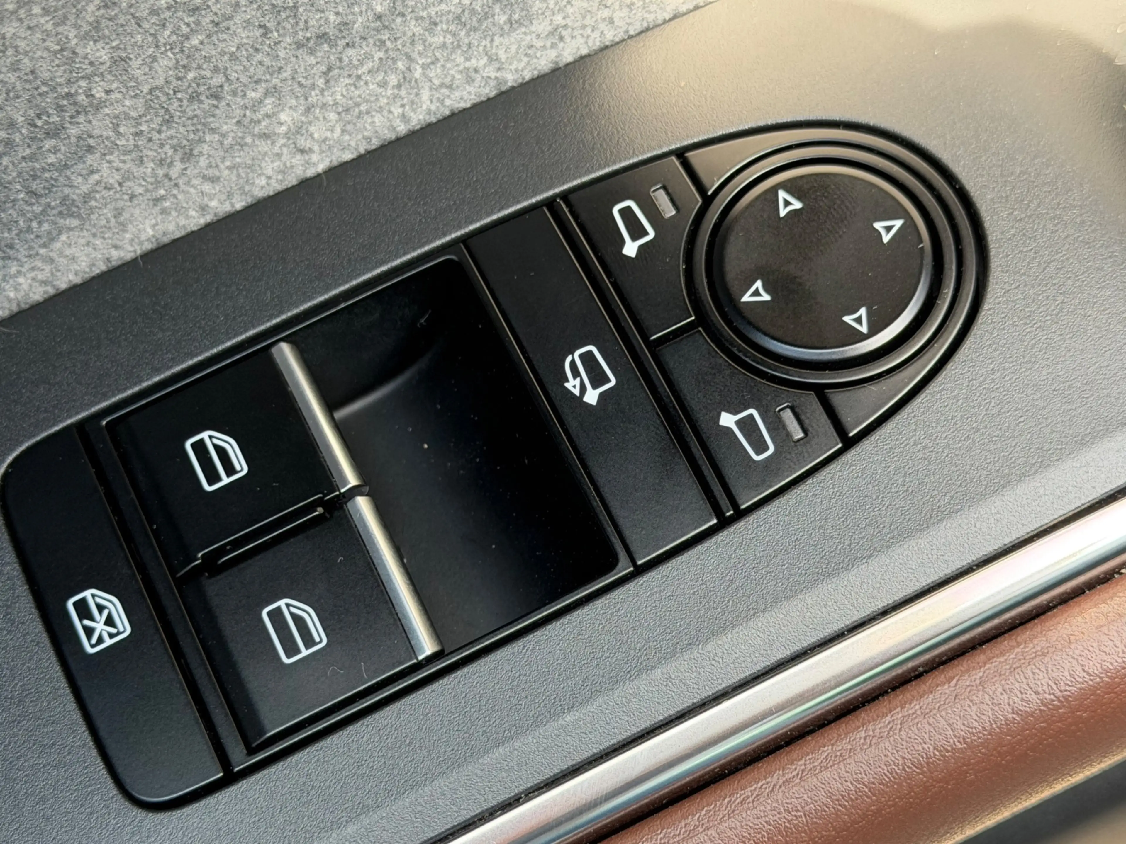 Mazda MX-30 E-SkyActiv R-EV 170 Advantage, NAP — photo 48