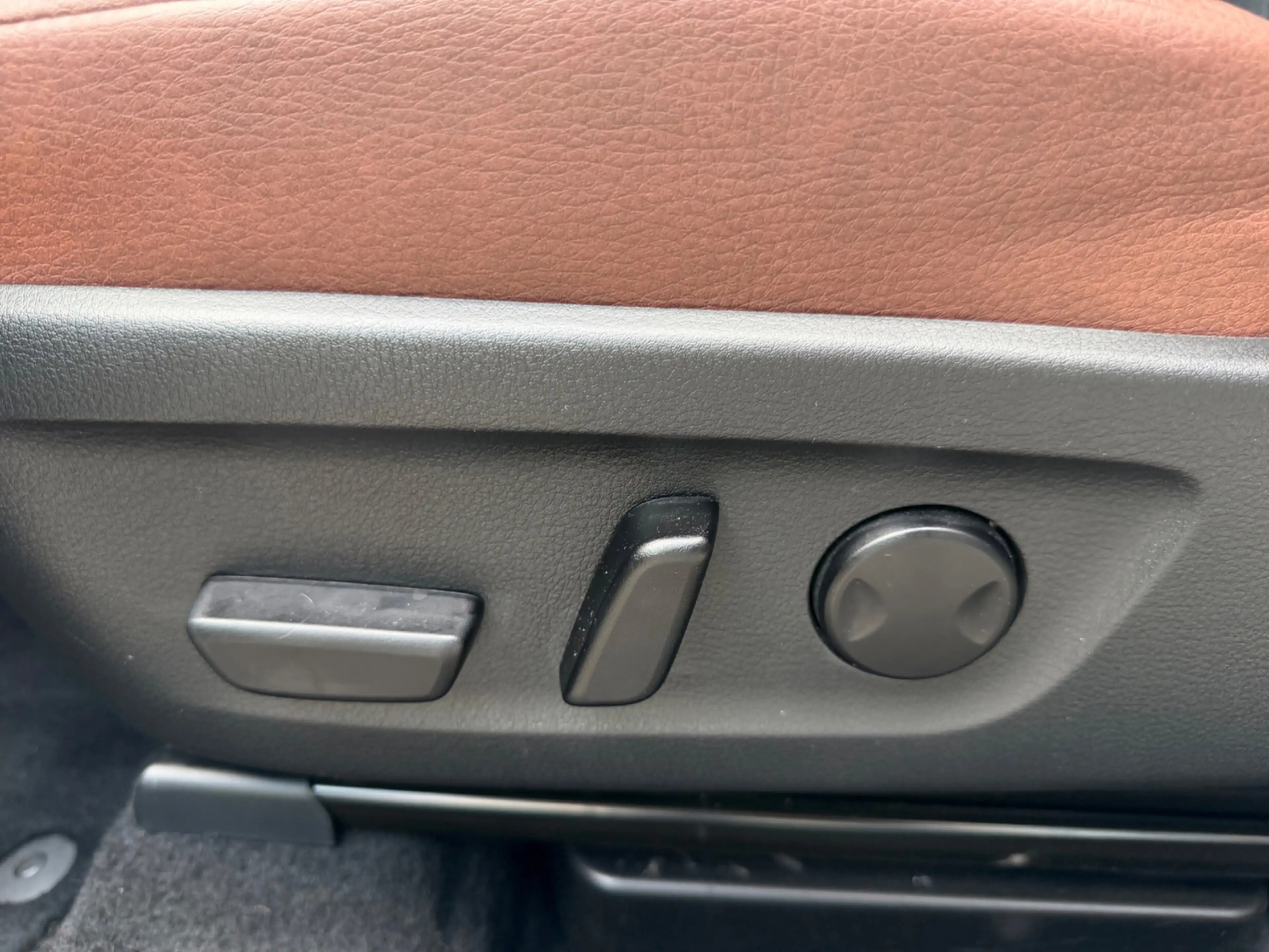 Mazda MX-30 E-SkyActiv R-EV 170 Advantage, NAP — photo 35