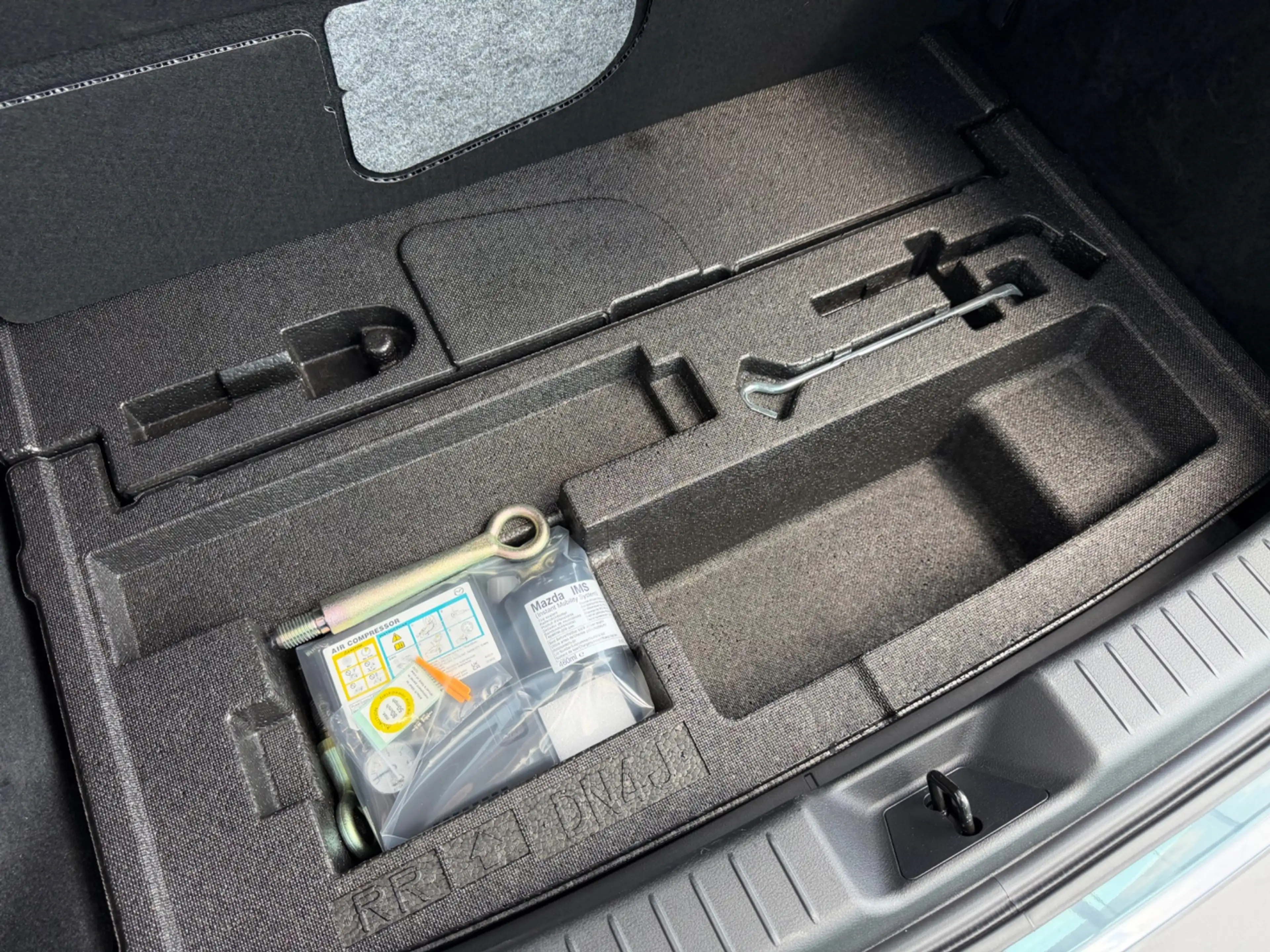 Mazda MX-30 E-SkyActiv R-EV 170 Advantage, NAP — photo 40