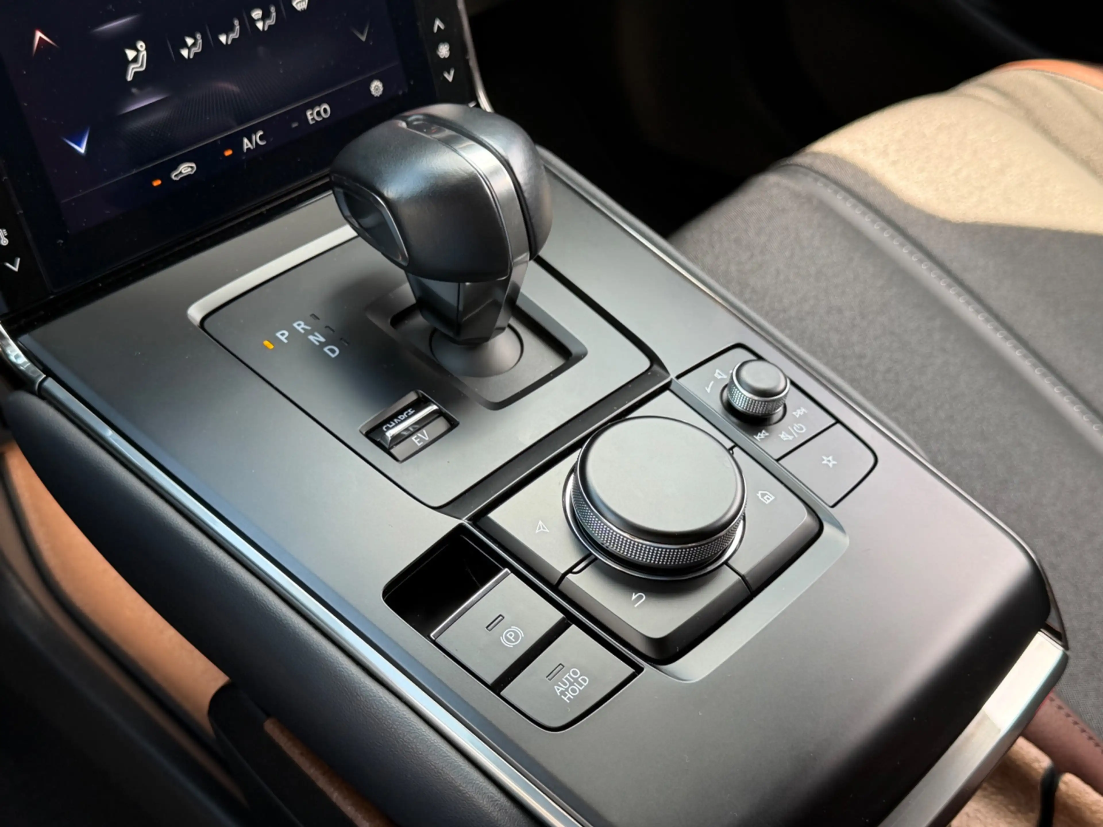 Mazda MX-30 E-SkyActiv R-EV 170 Advantage, NAP — photo 16