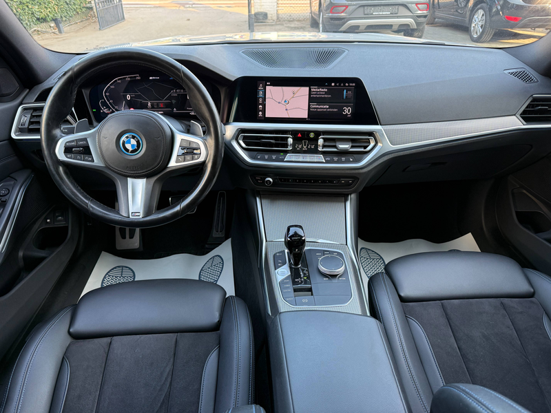 BMW 318 Touring 318 dA MHEV M Sport/Leder/pdc V&A/Blackline/Navi/M sport stuur/Sport ophanging/LANE ASSIST — photo 14