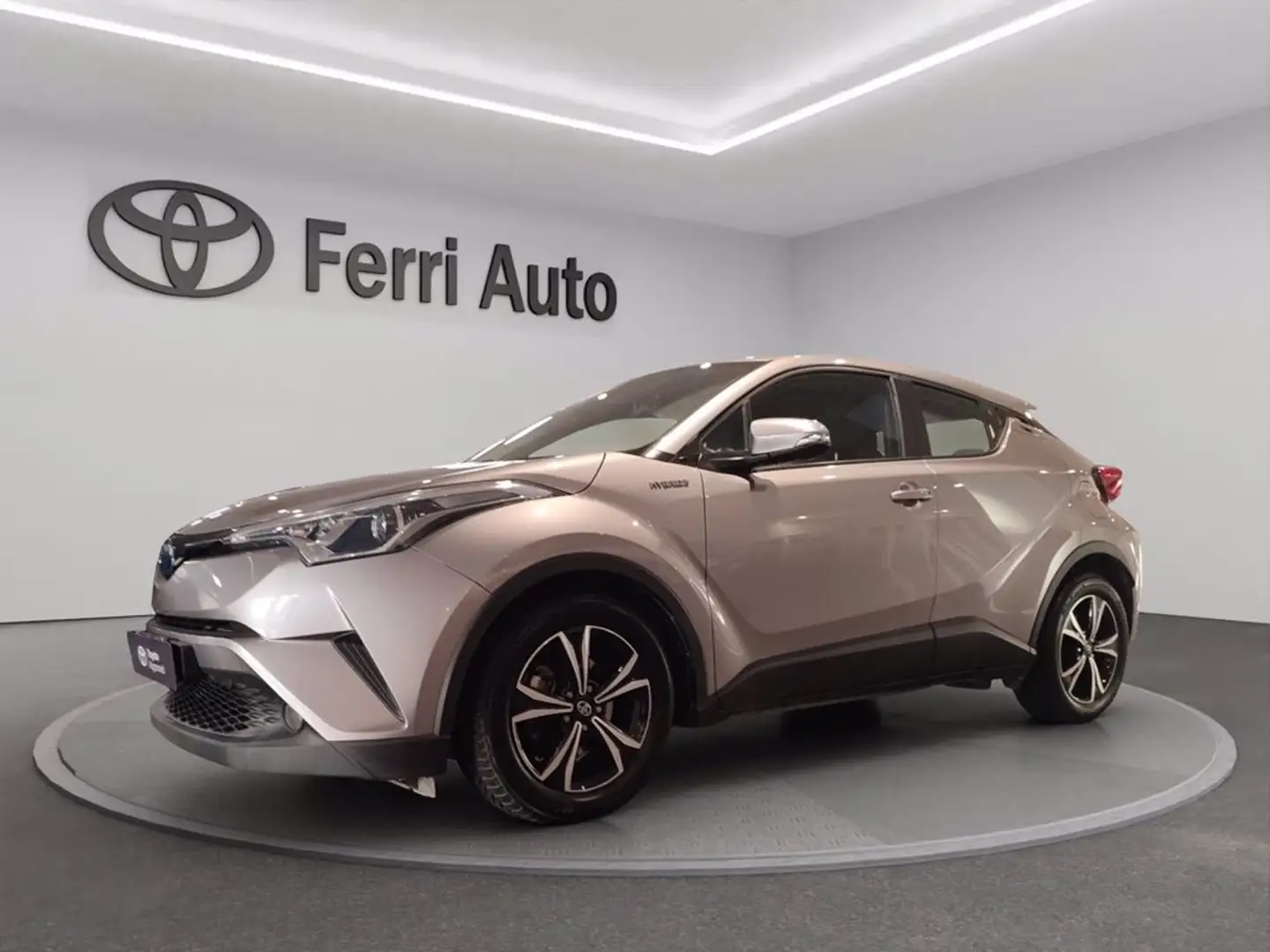 Toyota C-HR 1.8h active 2wd e-cvt Rouge - 1