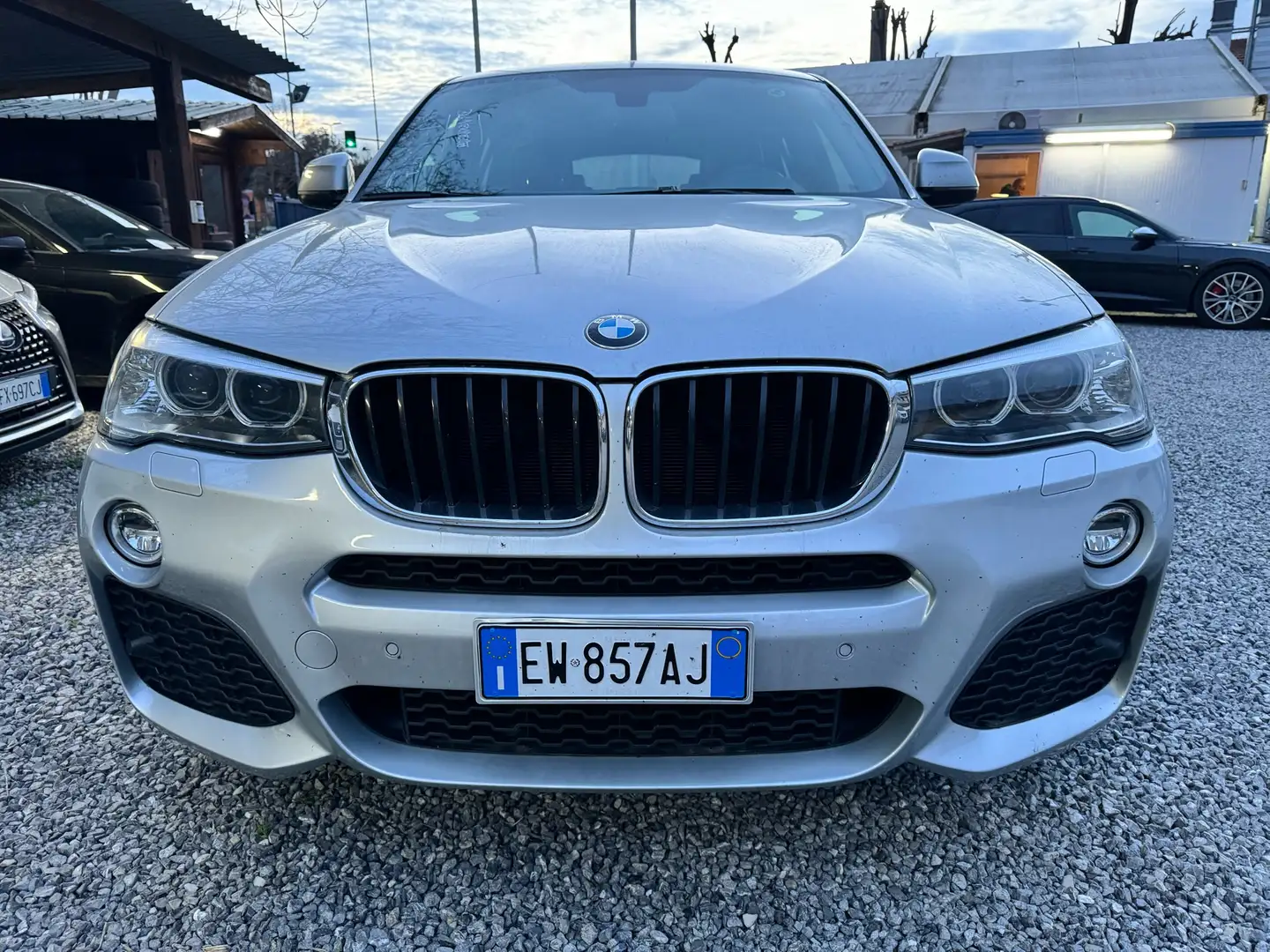 BMW X4 xdrive20d Msport auto Stříbrná - 2