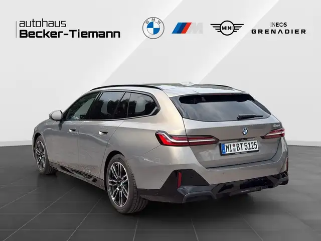 BMW 5 Series view 4