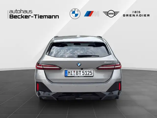 BMW 5 Series view 5