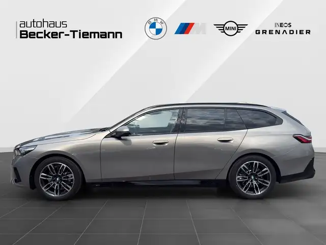 BMW 5 Series view 3