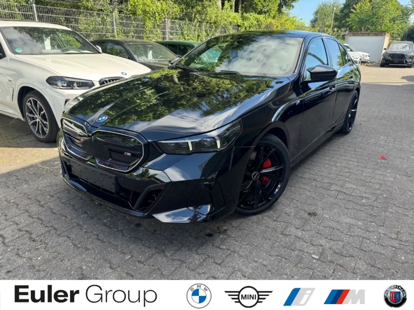 BMW i5 M60 PRO AHK Pano ICONIC Carbon B/W Memory Sitze So Zwart - 1
