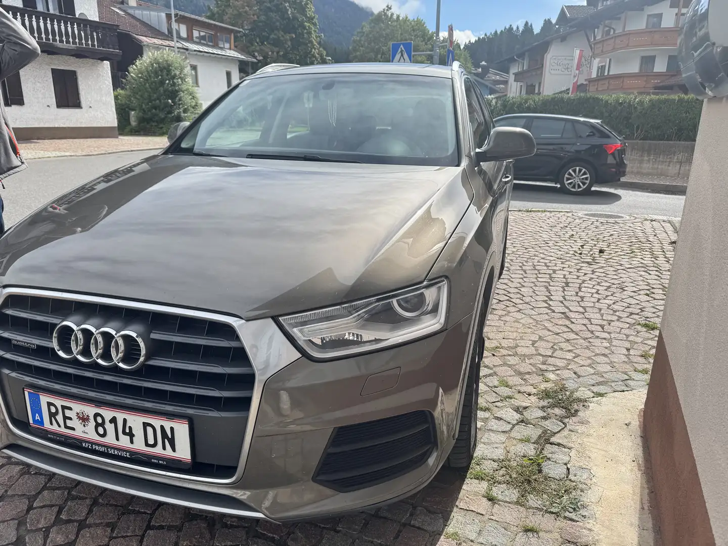 Audi Q3 design quattro Braun - 2