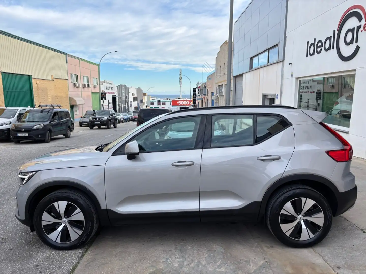 Volvo XC40 B3 Essential Aut. Argent - 2