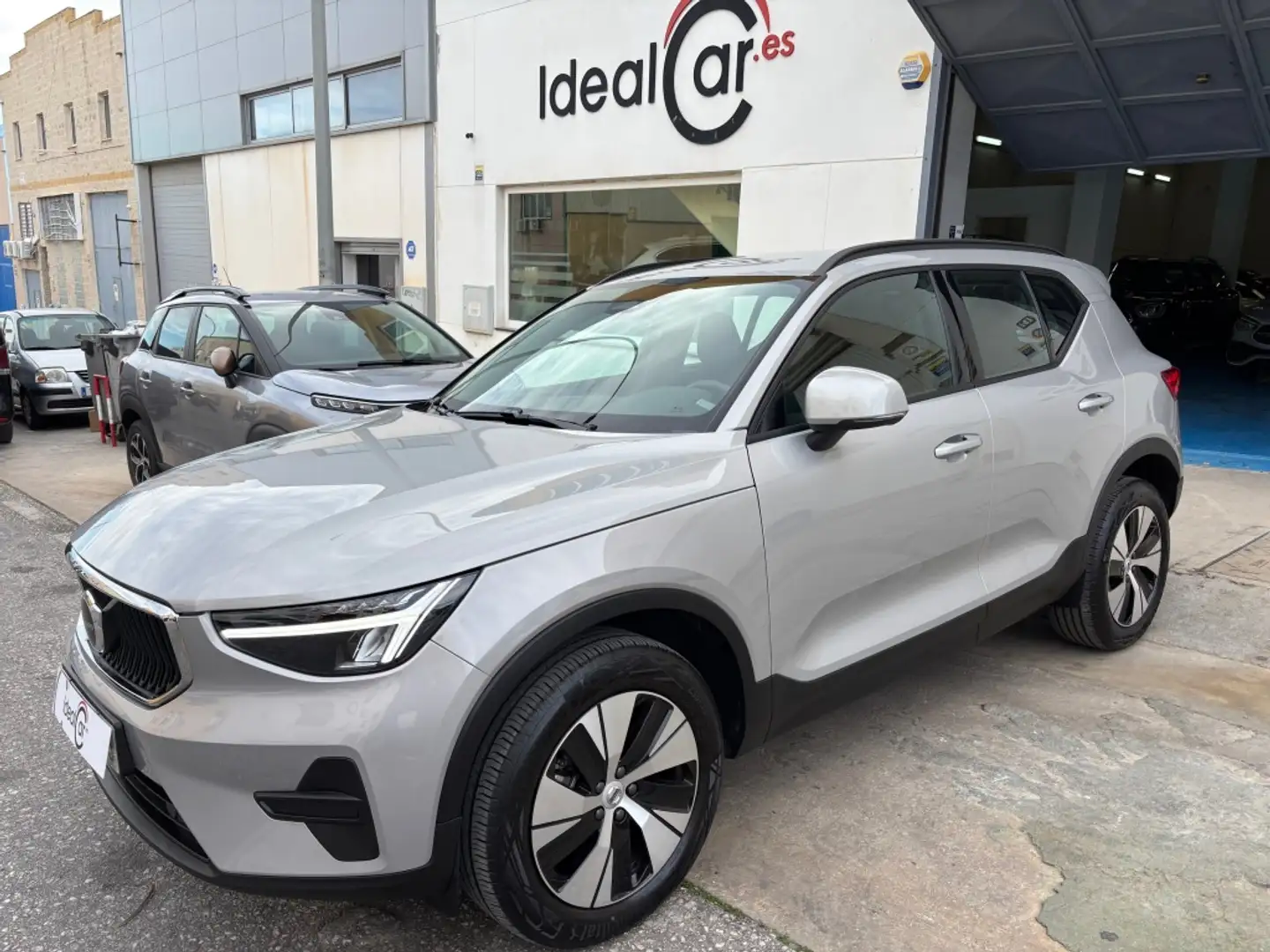 Volvo XC40 B3 Essential Aut. Argent - 1