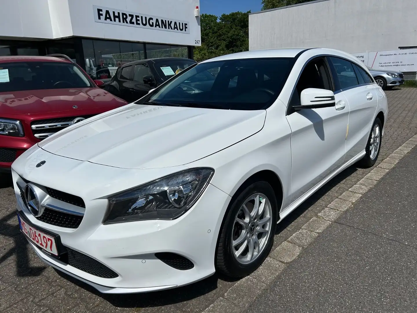 Mercedes-Benz CLA 180 NAVI KEYLESS SITZHZG. GAR Weiß - 2