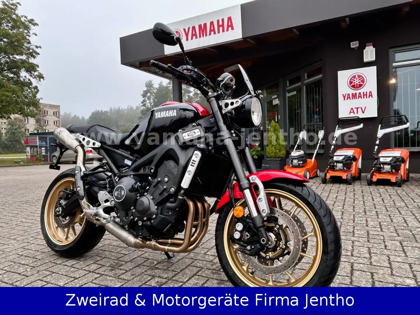 Yamaha XSR 900 Akra Schwarz - 1