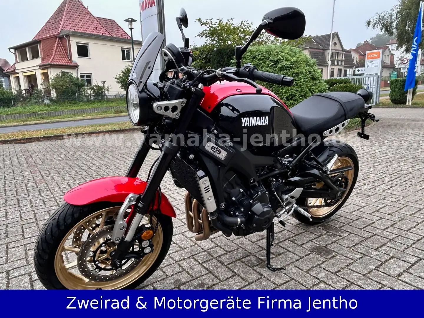 Yamaha XSR 900 Akra Schwarz - 2