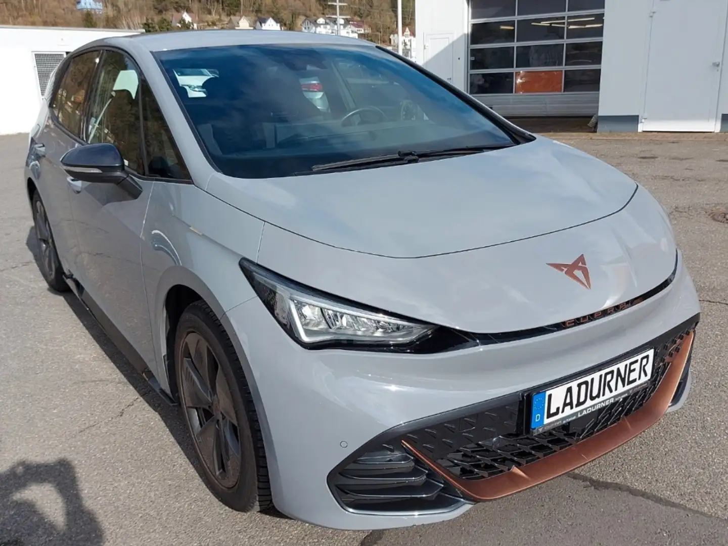 CUPRA Born 150kW 204PS HEAT PUMP+Pilot M+TechM Pack Gris - 2