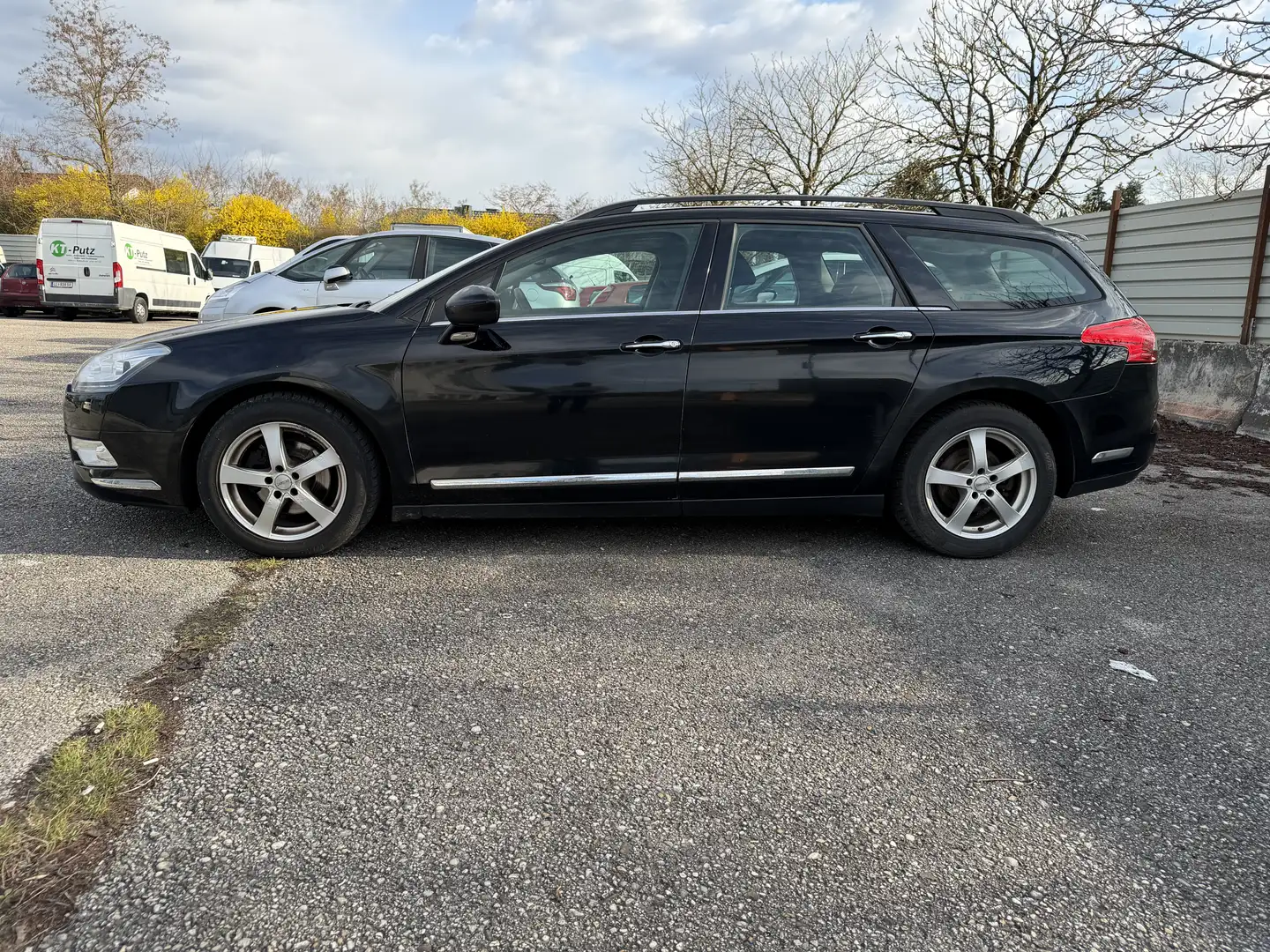 Citroen C5 Tourer 2,0 HDi FAP Schwarz - 2