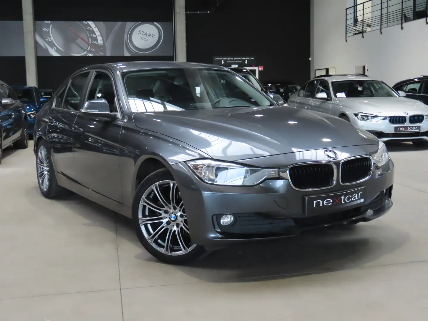 BMW 318 dA Berline ***FULL LED-CUIR-NAVI-PARKING AV&AR*** Grau - 2