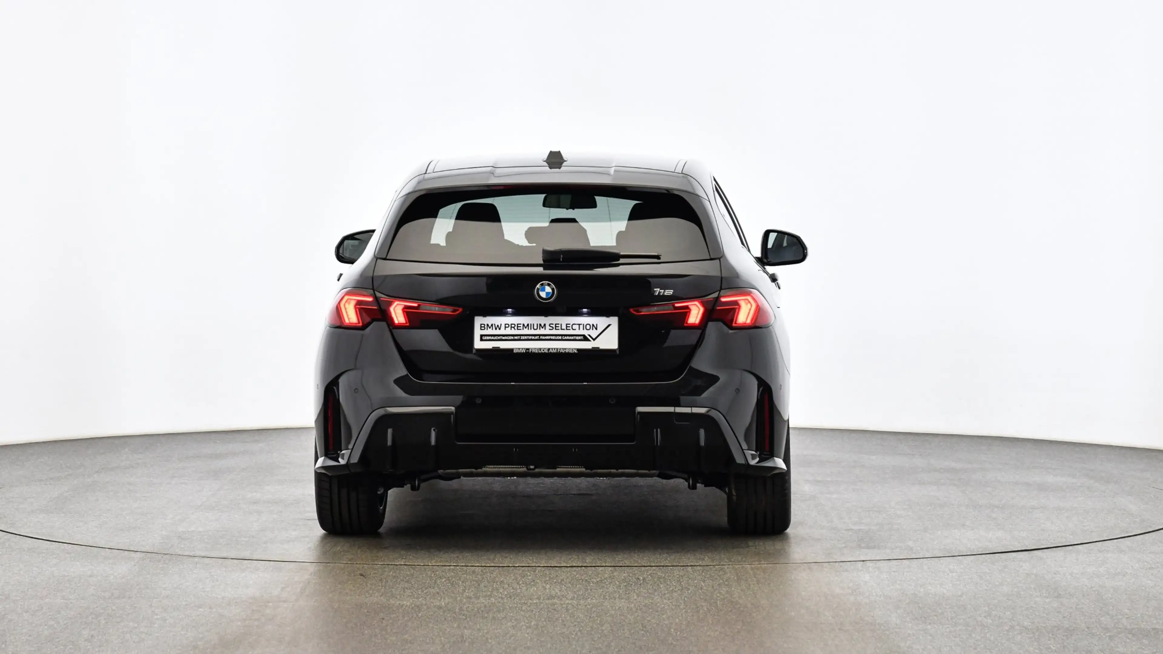 BMW 116 i — photo 2