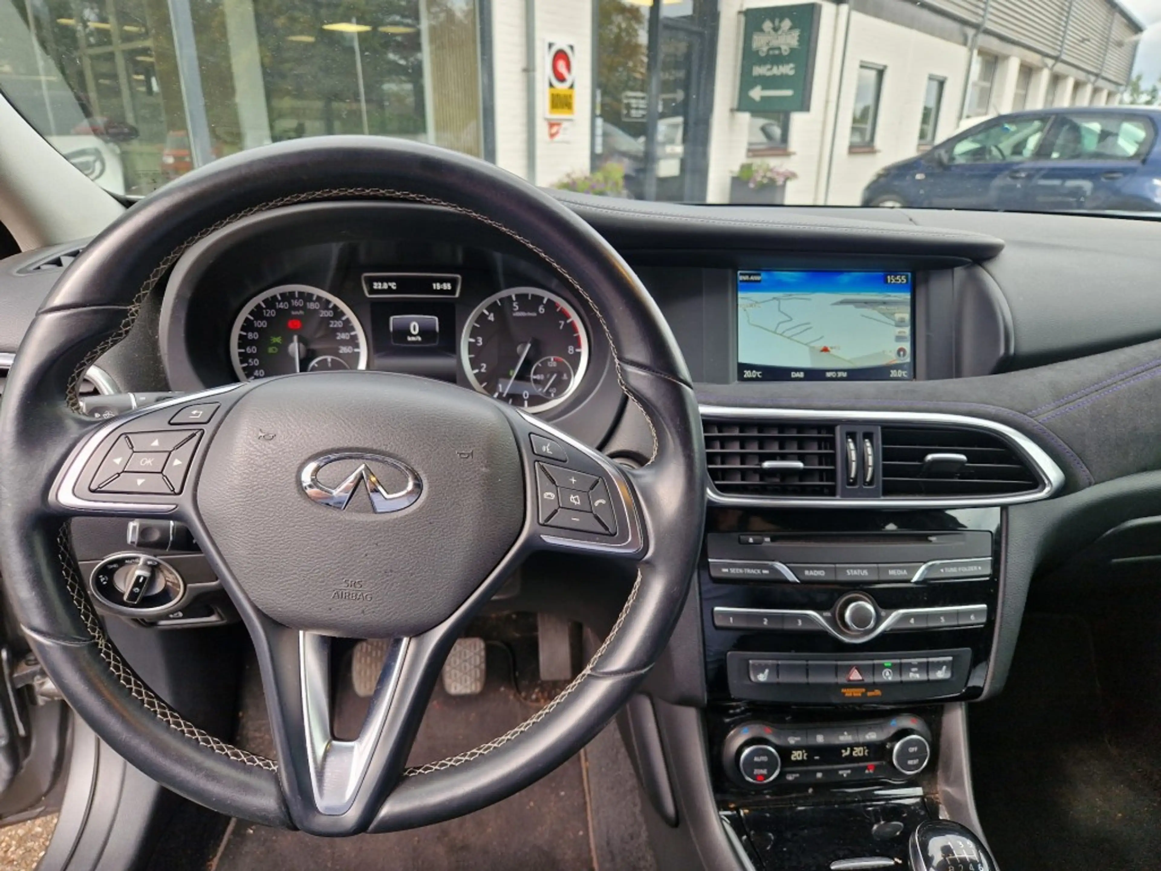 Infiniti Q30 1.6T Premium, Navi, 360camera, Trekhaak, Leder/Alc — photo 4