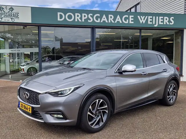 Infiniti Q30 1.6T Premium, Navi, 360camera, Trekhaak, Leder/Alc