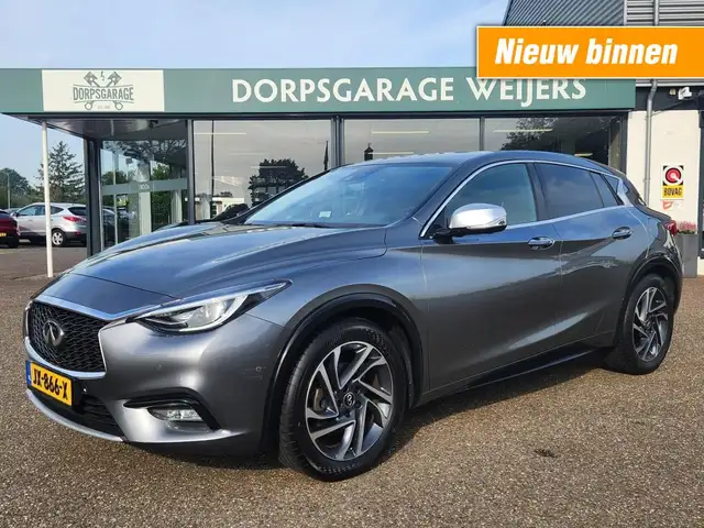 Infiniti Q30 1.6T Premium, Navi, 360camera, Trekhaak, Leder/Alc