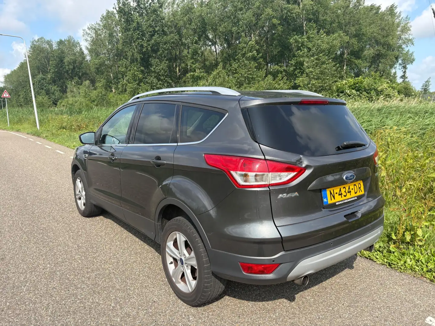 Ford Kuga 1.5 Titanium PDC Keyless Stoelverwarm Grijs - 2
