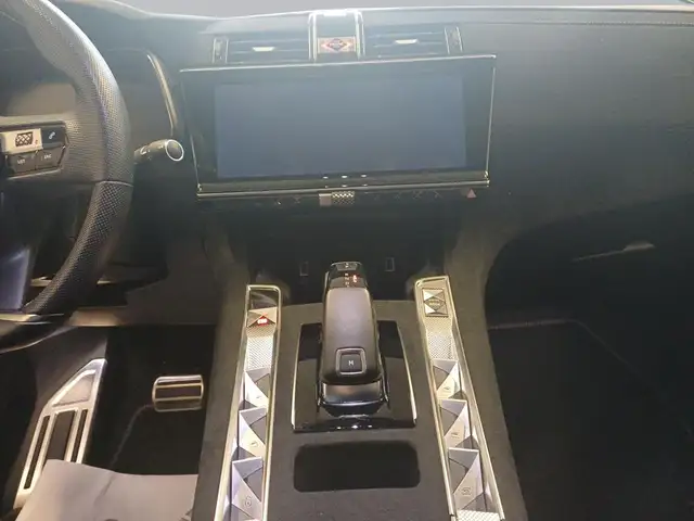 DS Automobiles DS 7 view 14
