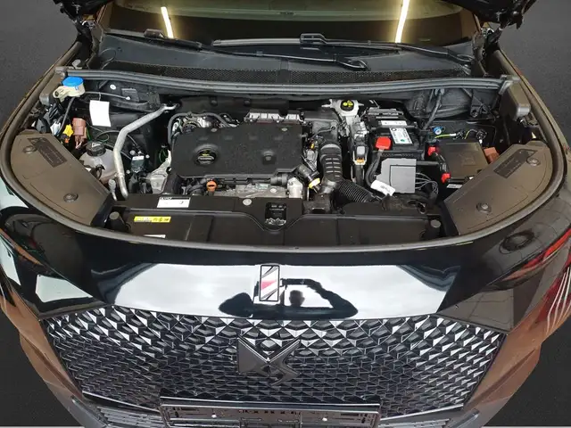 DS Automobiles DS 7 view 8