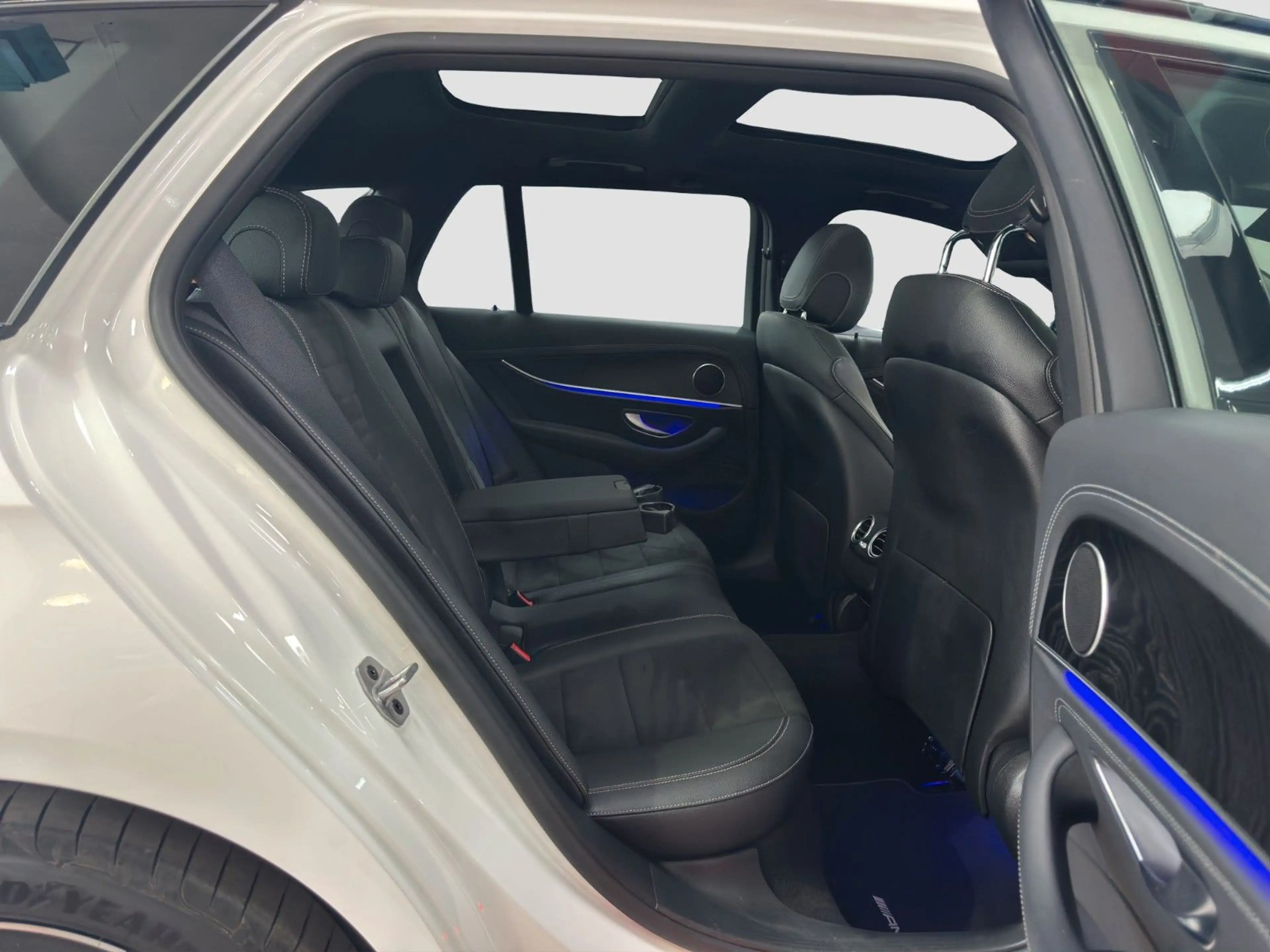 Mercedes-Benz E 300 eT AMG-LINE DSTR+ CARPLAY PANO KAMERA CARPL — photo 11